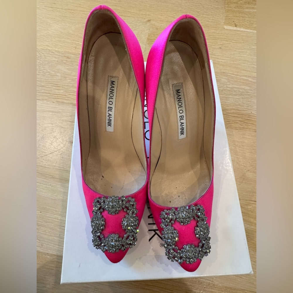 Manolo Blahnik Hangisi Silk Pumps size 36 - Picture 16 of 16
